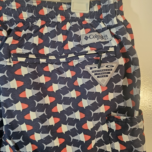 Columbia Blue and Red Fish Pattern Shorts Columbia PFG Omni-Shade Fish Print - Picture 4 of 10